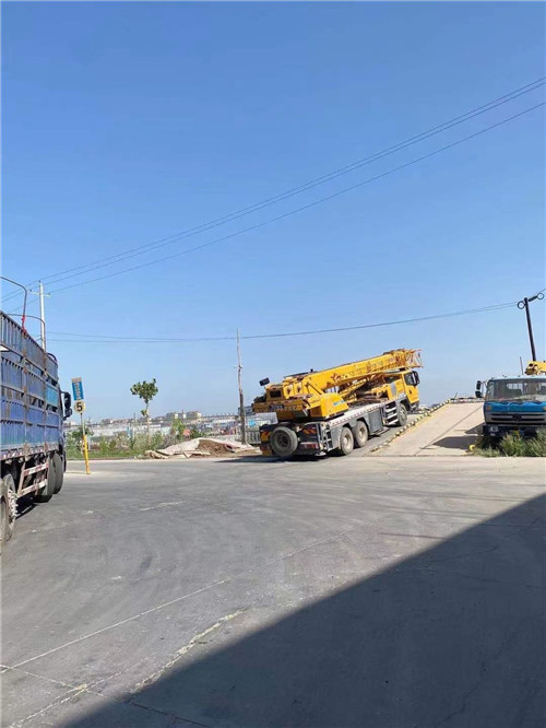 东莞市25吨吊车的租赁价格大概是多少？