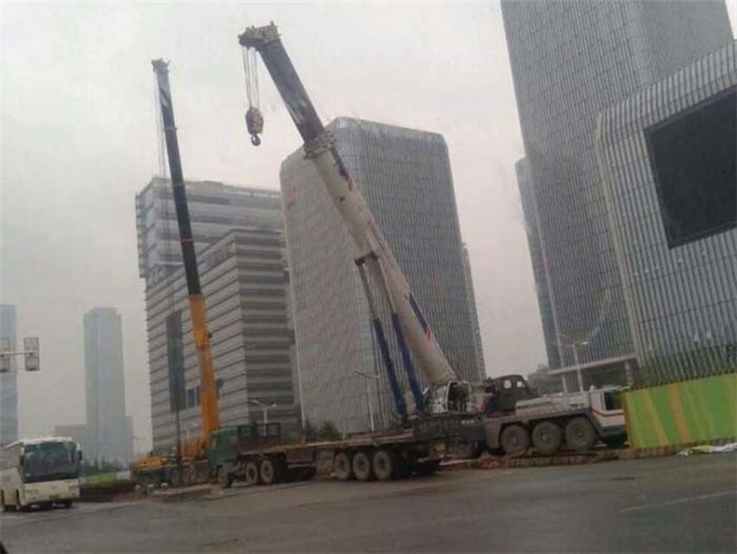 东莞市25吨吊车能吊多重设备？